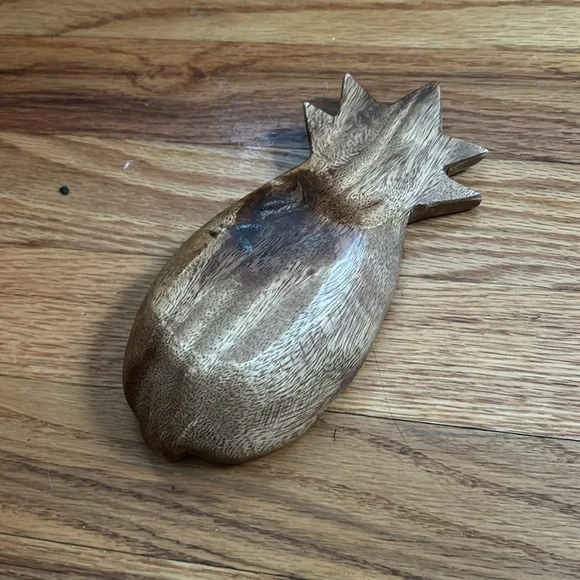💰FINAL PRICE DROP💰 Hawaiian Pineapple Small Wooden Bowl - Picture 4 of 5
